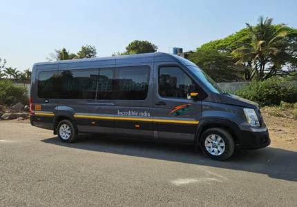 17 Seater Urbania Traveller